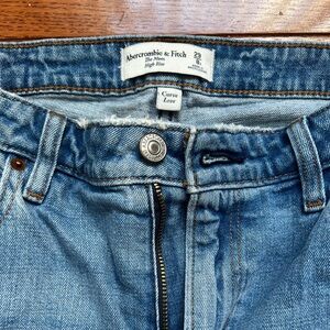 Abercrombie & Fitch Curve Love The Mom High Rise Jean – Size 29 / 8